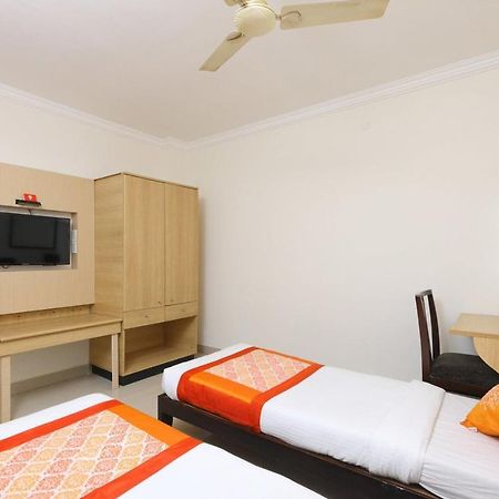 Hotel Half Moon Chennai Exterior photo