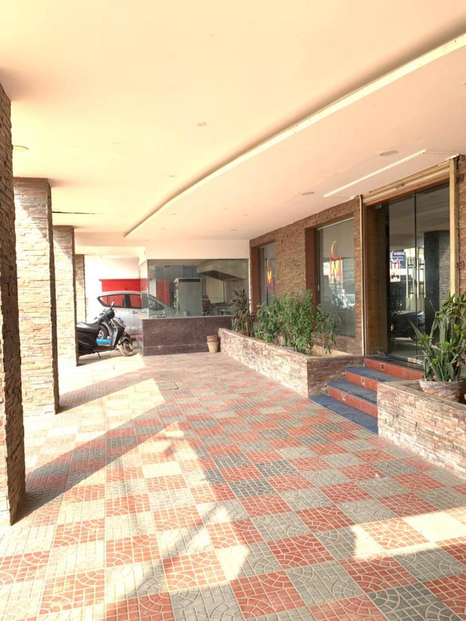 Hotel Half Moon Chennai Exterior photo