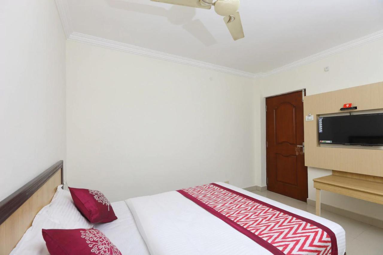Hotel Half Moon Chennai Exterior photo
