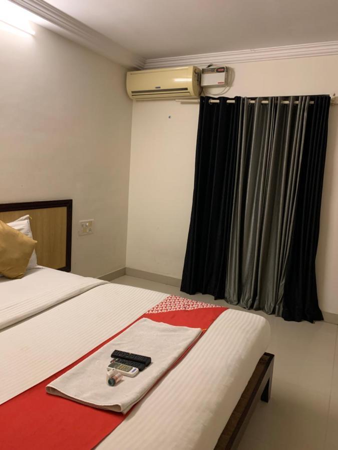 Hotel Half Moon Chennai Exterior photo