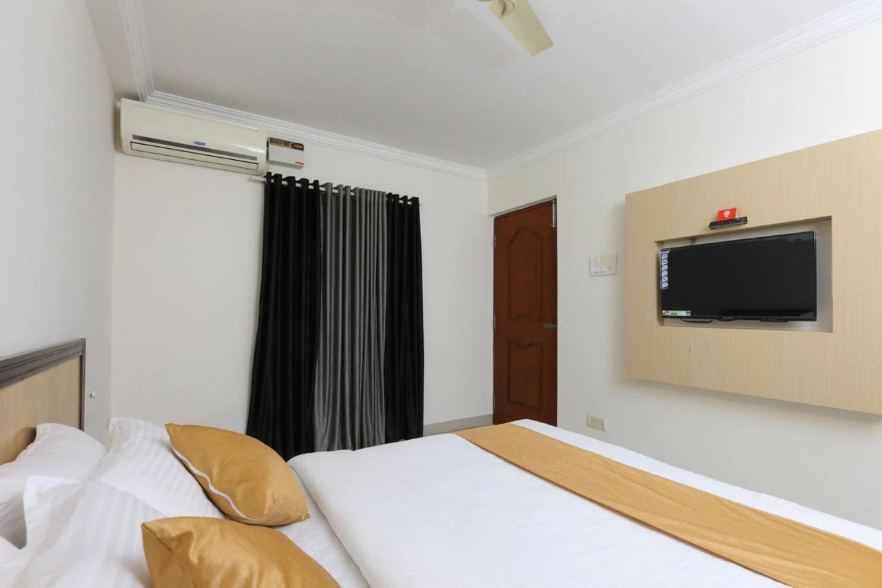 Hotel Half Moon Chennai Exterior photo