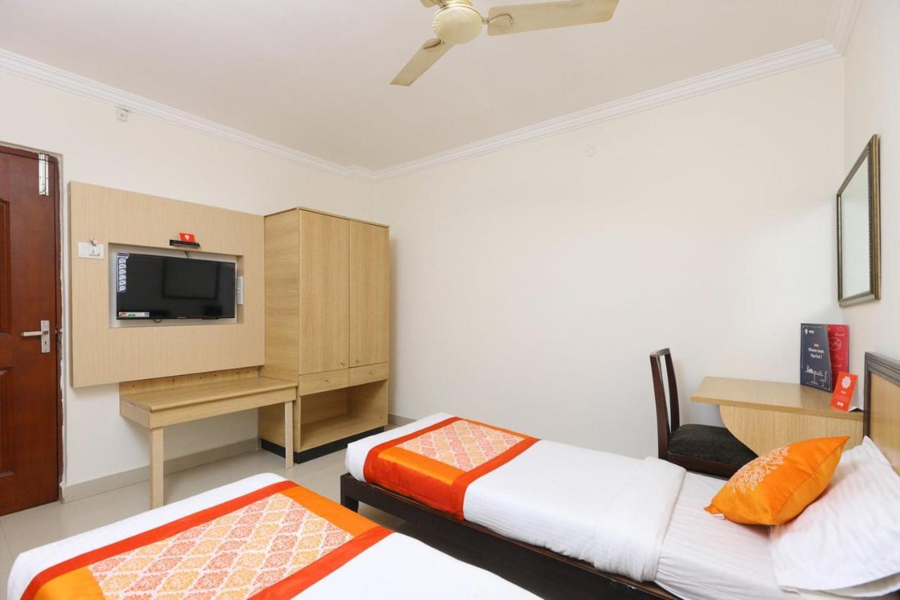 Hotel Half Moon Chennai Exterior photo