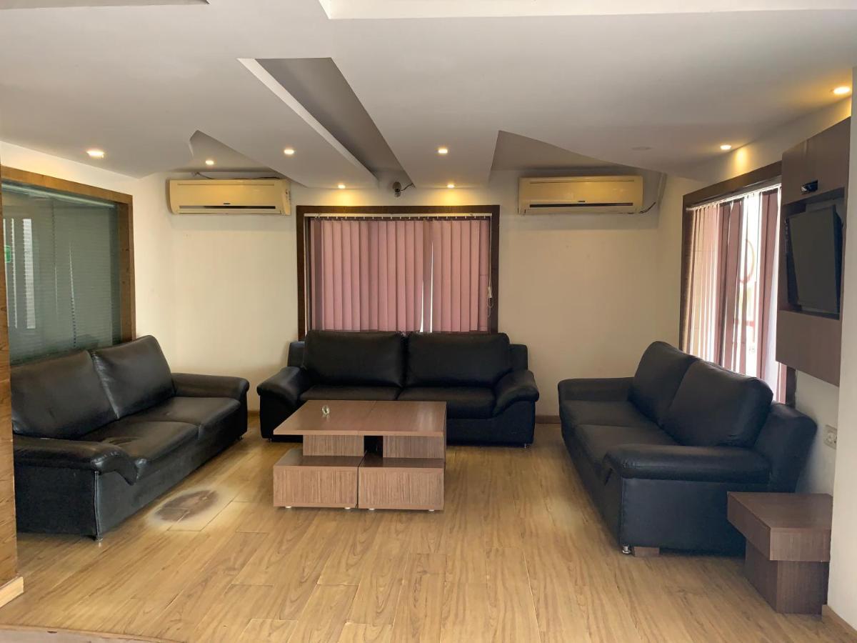 Hotel Half Moon Chennai Exterior photo