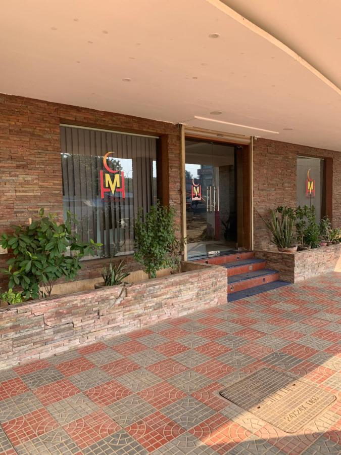 Hotel Half Moon Chennai Exterior photo