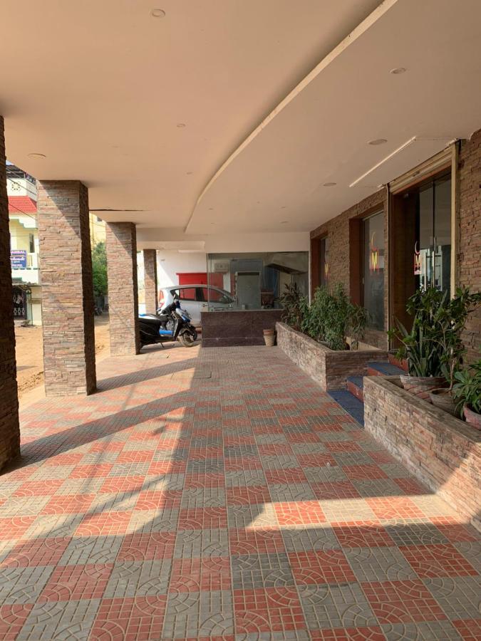 Hotel Half Moon Chennai Exterior photo