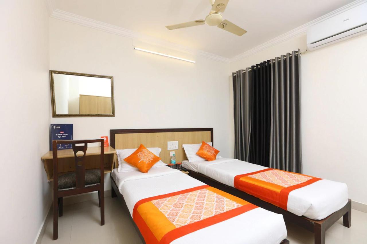 Hotel Half Moon Chennai Exterior photo