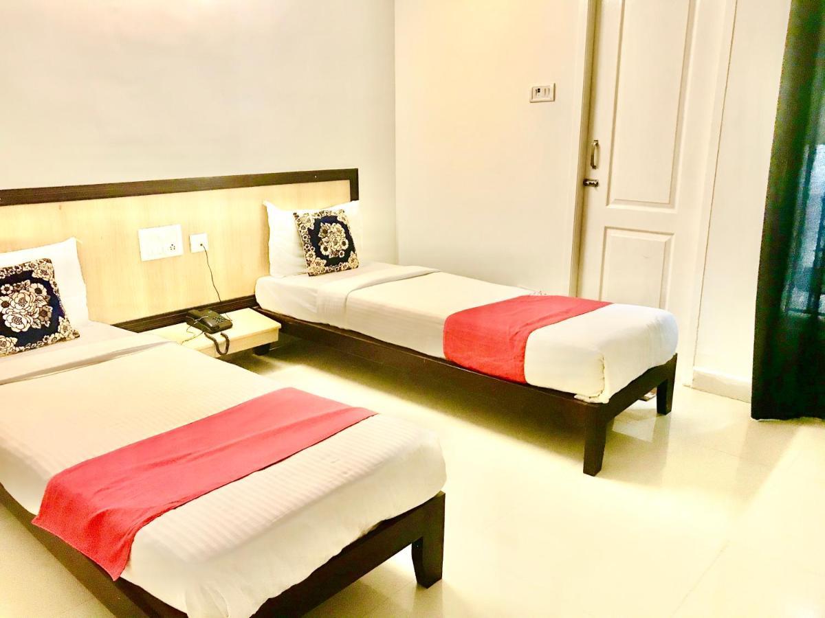 Hotel Half Moon Chennai Exterior photo